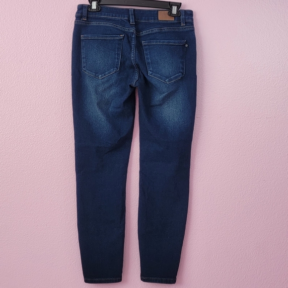 Tahari Skinny Jeans/ 4/27. - Picture 2 of 9